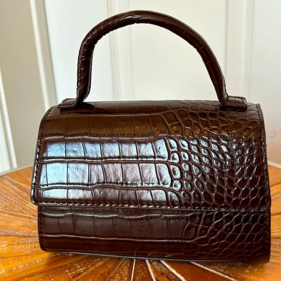 Used Zara Small Elegant Chocolate Brown Crocodile-Embossed Faux Leather Handbag - Picture 5 of 15